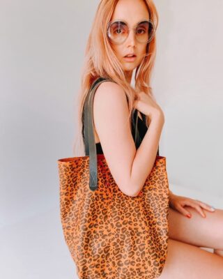 Gorgeous Mama @liddierowl wearing our mini tote in the wild leopard print with her usual amazing style.
If you want a bag that gets all the compliments here you go ! 
Happy Easter ❤️